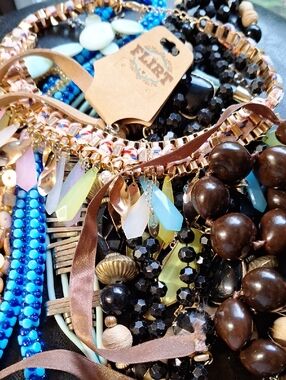 40 LOT NECKLACES & BRACELETS Bundles Bohemian Hippie FLIRT GREAT Variety